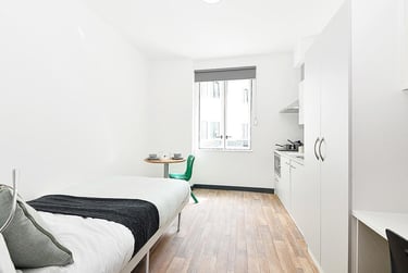 1 bed studio, Raleigh Street, City Centre, Plymouth, PL11ET - Image 3